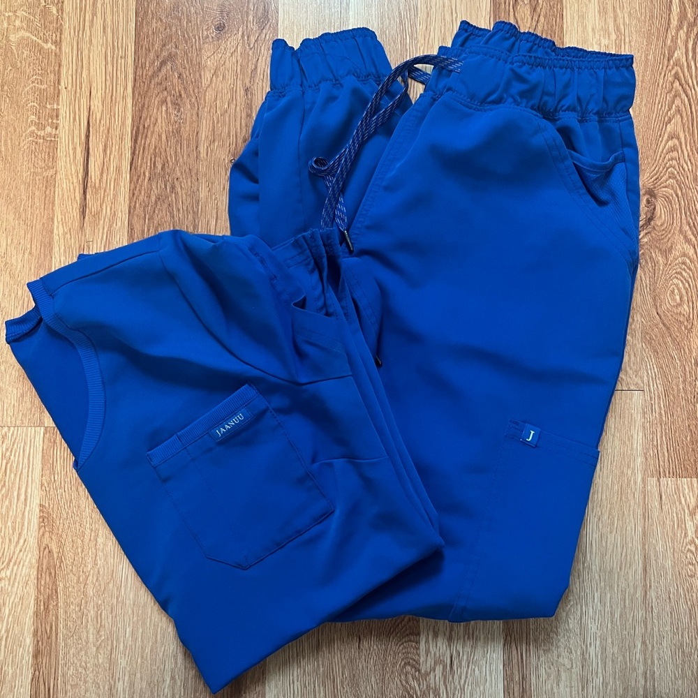 Jaanuu royal blue scrub set!